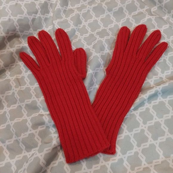 Neiman Marcus Accessories - Neiman Marcus Red Ribbed Knit Gloves GUC